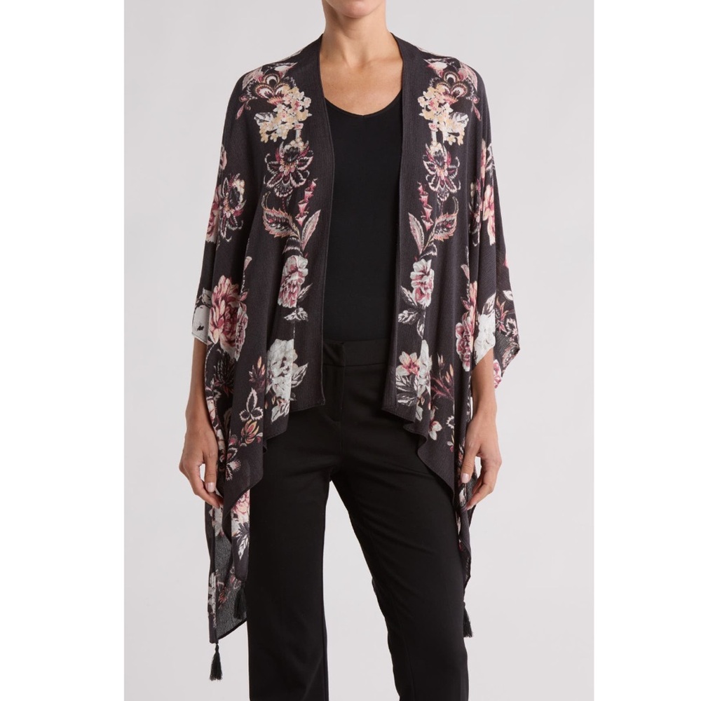 Vince Camuto Folk Floral Crinkle Topper Kimono In Charcoal & Pink Multi -Reemoly